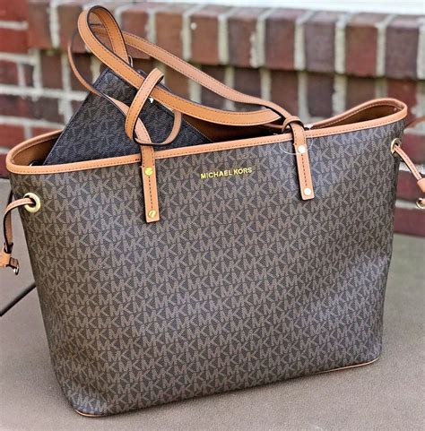 michael michael kors jet set signature tote bag brown review|Michael Kors large open tote.